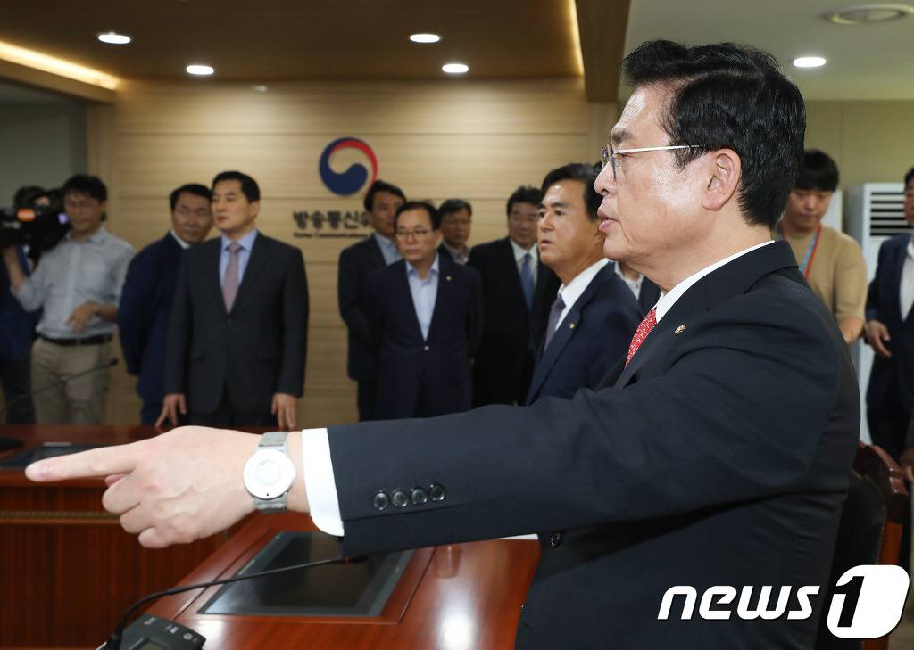 ??? : 자유한국당 이정도면 합리적인 보이콧 아니니?? | 인스티즈