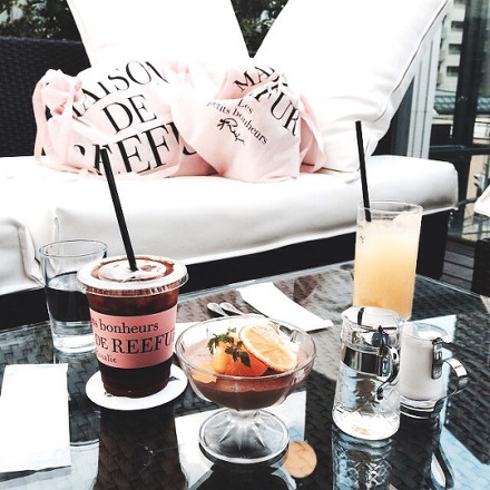 너와 헤어져서 돌아올 때 내 옷에 묻은 네 향수 냄새를 사랑해 | 인스티즈