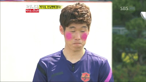 수줍은 지성이형과 아이유 투샷.gif | 인스티즈