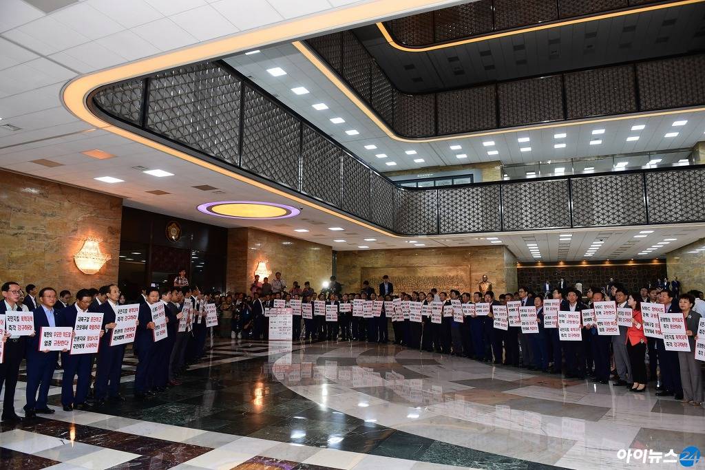 ??? : 자유한국당 이정도면 합리적인 보이콧 아니니?? | 인스티즈