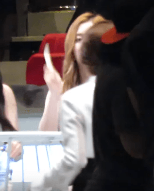 야광봉 신기한 아이린 | 인스티즈