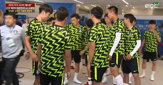 갓한민국 옷 색깔.gif | 인스티즈