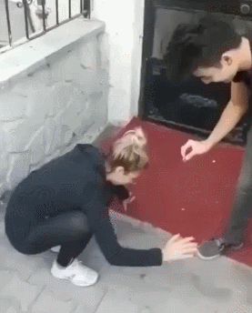 동전 바로 잡으면 니꺼다 알았지?.gif | 인스티즈