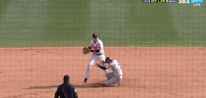 크보에서 가장 더러운 슬라이딩을 자랑하는 선수 | 인스티즈