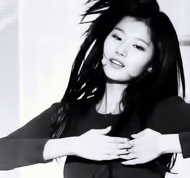 사람 홀리는 사나의 눈빛.gif | 인스티즈