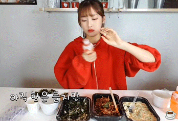 오마이걸 아린 먹방.gif | 인스티즈