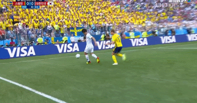 스웨덴전 한국 풀백 크로스 모음.GIF | 인스티즈