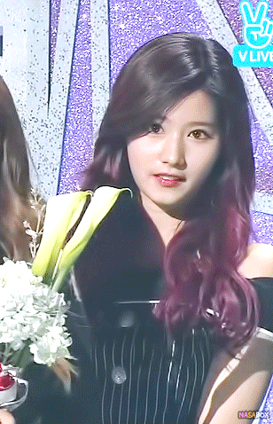 사람 홀리는 사나의 눈빛.gif | 인스티즈