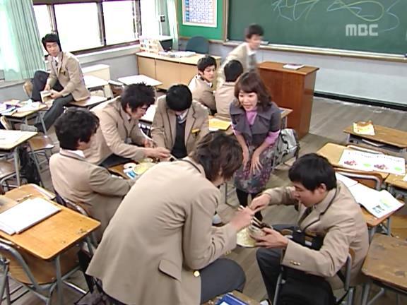 [거침없이하이킥] 학생들 제압하려다가 망신만 당하는 서선생ㅋㅋㅋㅋㅋ.jpg | 인스티즈