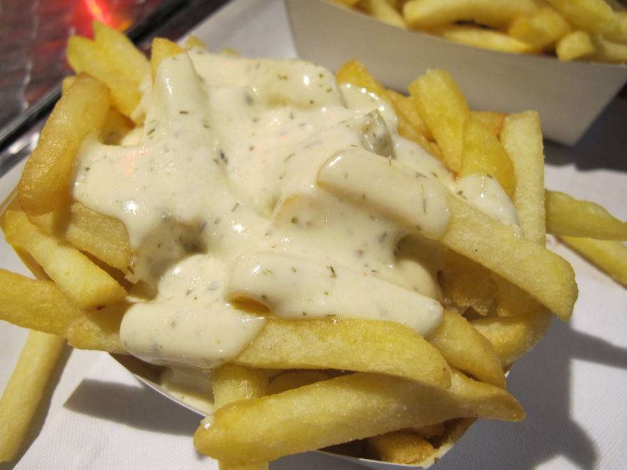 케&#52337; 대신 마요네즈를 찍어먹는 벨기에의 길거리 감자튀김.jpg | 인스티즈