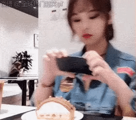 이 여성분의 남친이 이 분이라는게 정설의 학계 | 인스티즈