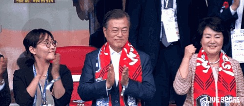 직관 가신 문재인 대통령 & 김정숙 여사.gif | 인스티즈