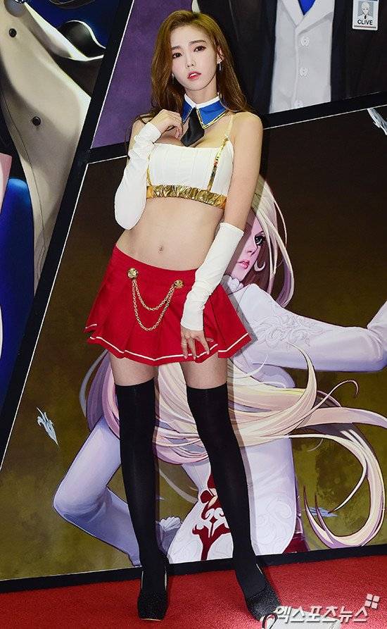 레이싱모델 김보라 &#34;아 덥다&#34; | 인스티즈