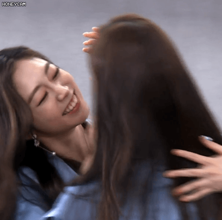 안무도중 스스로 꽃가루 뿌리는 러블리즈 | 인스티즈