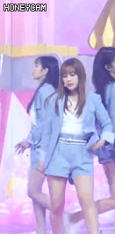 안무도중 스스로 꽃가루 뿌리는 러블리즈 | 인스티즈