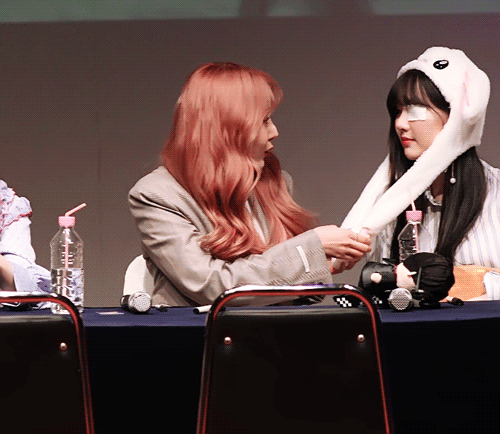 [여자친구] 주문한 와칸다 여권 케이스가 도착해서 은하 | 인스티즈