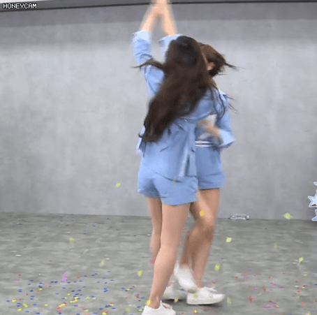 안무도중 스스로 꽃가루 뿌리는 러블리즈 | 인스티즈