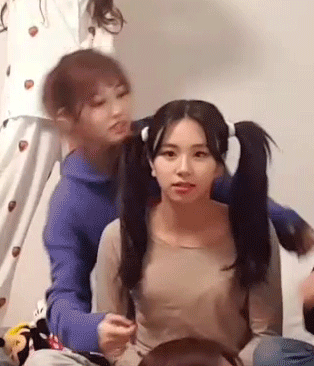 양갈래 머리가 어울리는 트와이스 채영 .gif | 인스티즈