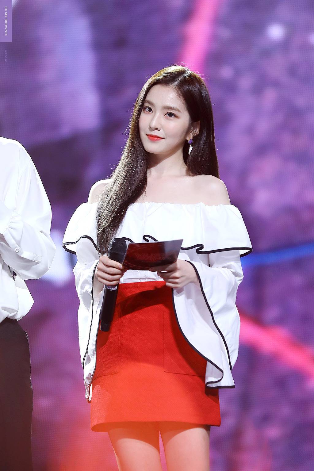 오프숄더 애용하는 레드벨벳 아이린.jpgif | 인스티즈