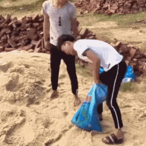 허리에 무리 가하는 행동.gif | 인스티즈