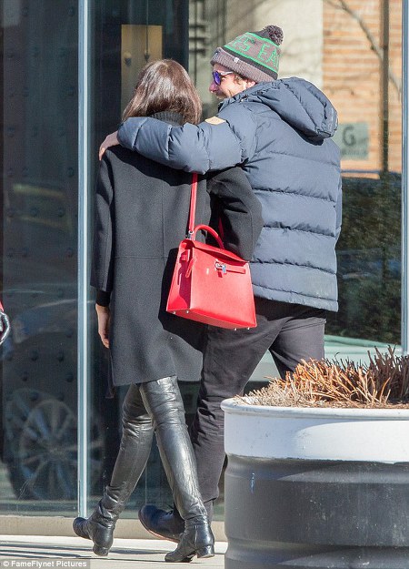 보란듯 꽁냥거리는 브래들리 쿠퍼+이리나 샤크 | 인스티즈