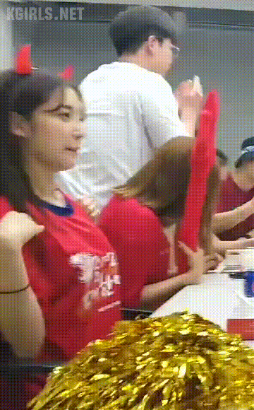 붉은악마 윤채경.gif | 인스티즈