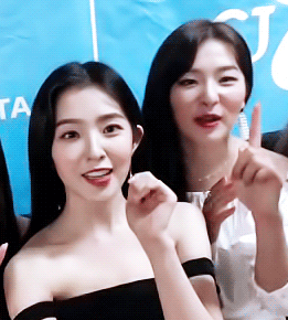 오프숄더 애용하는 레드벨벳 아이린.jpgif | 인스티즈