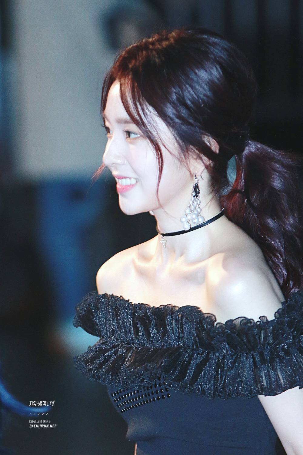 오프숄더 애용하는 레드벨벳 아이린.jpgif | 인스티즈