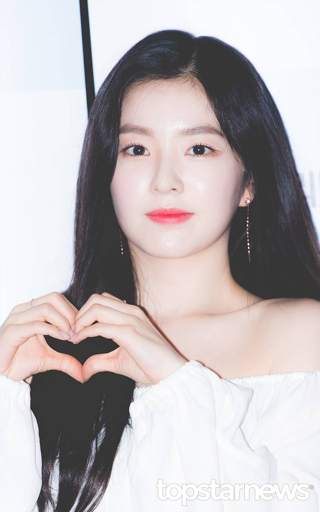 오프숄더 애용하는 레드벨벳 아이린.jpgif | 인스티즈