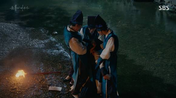 [육룡이나르샤] 극초반부터 시청자들을 멘붕에 빠뜨린 주인공의 아역시절 | 인스티즈