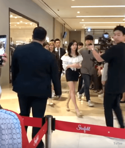 블랙핑크 지수와 제니의 실물 느낌.gif | 인스티즈