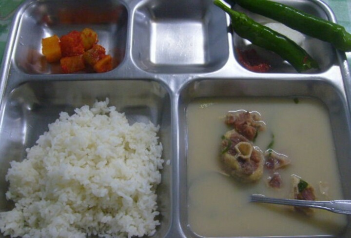 우리나라 군대 음식중 최고 존엄 국메뉴는? | 인스티즈