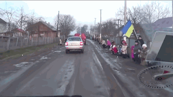 우크라이나의 전사한 군인에 대한 예우.gif | 인스티즈