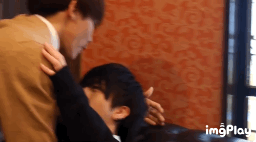 일본 BL 카페를 방문하고 영혼을 잃은 유튜버(BL주의) | 인스티즈