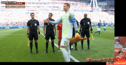 노이어랑 악수하는 캡틴쏜.gif | 인스티즈