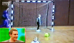 노이어 애기 때 골 먹히고 우는 거.gif | 인스티즈