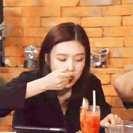 &#46624;양꿍 처음 먹어본 조이의 솔직한 반응.gif | 인스티즈