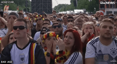 자국의 탈락을 지켜본 독일팬들 분위기.jpgif | 인스티즈