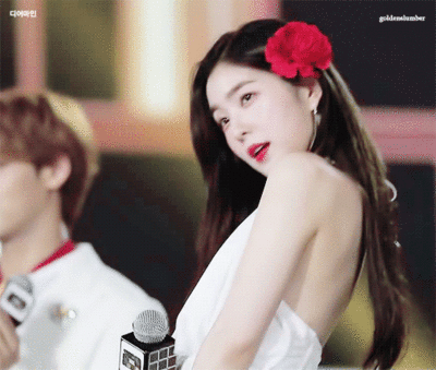 ì‚¬ëžŒ í™€ë¦¬ëŠ” í•˜ë°”ë‚˜ ì¶”ëŠ” ì•„ì´ë¦°.gif | ì¸ìŠ¤í‹°ì¦ˆ