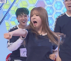 근본없는 윤보미 건강 댄스.gif | 인스티즈