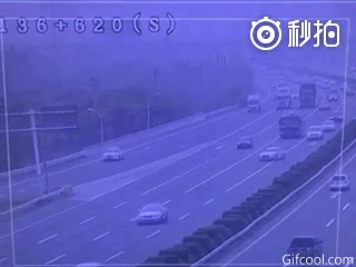 핫바 하나 사가지고 와.gif | 인스티즈