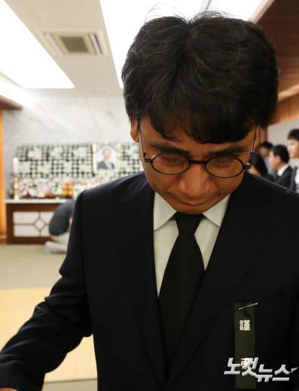 슬퍼하는 유시민 작가 | 인스티즈