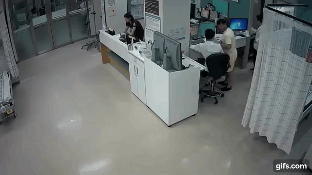 익산에서 환자가 의사 폭행 gif | 인스티즈
