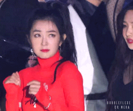 조이의 선물 투척에 깜놀하는 아이린 | 인스티즈