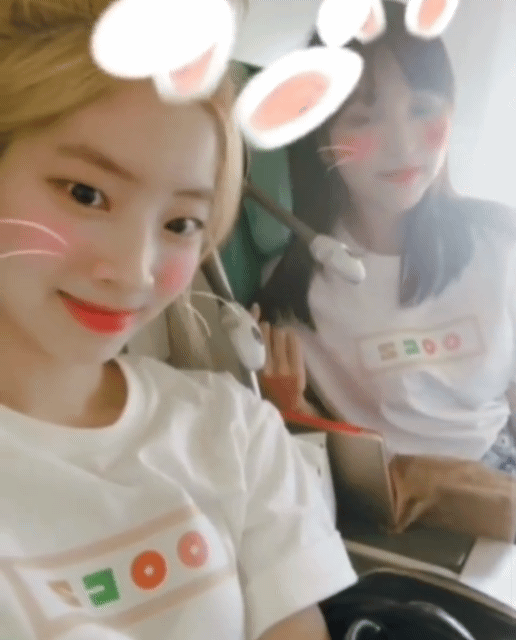 아이돌룸 티셔츠 인증하는 다현 & 미나 (틋스타그램) - 인스티즈(instiz) 이슈 카테고리