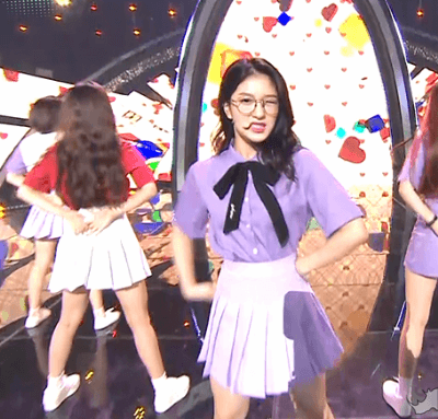 안경이 잘 어울리는 아이돌.gif | 인스티즈