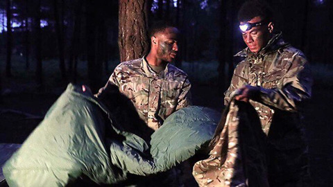 ???: 단합 기른다고 해병대캠프 같은거 가는거 이해 안되지 않니?? | 인스티즈