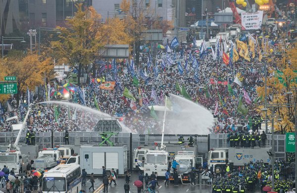40년만에 온 가뭄에도 물대포 쏠 물은 넘치는 나라 | 인스티즈