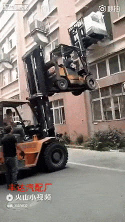 대륙의 지게차 사고.gif | 인스티즈