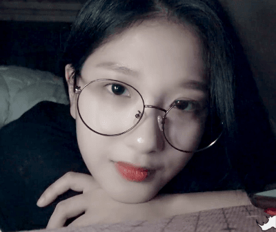 안경이 잘 어울리는 아이돌.gif | 인스티즈